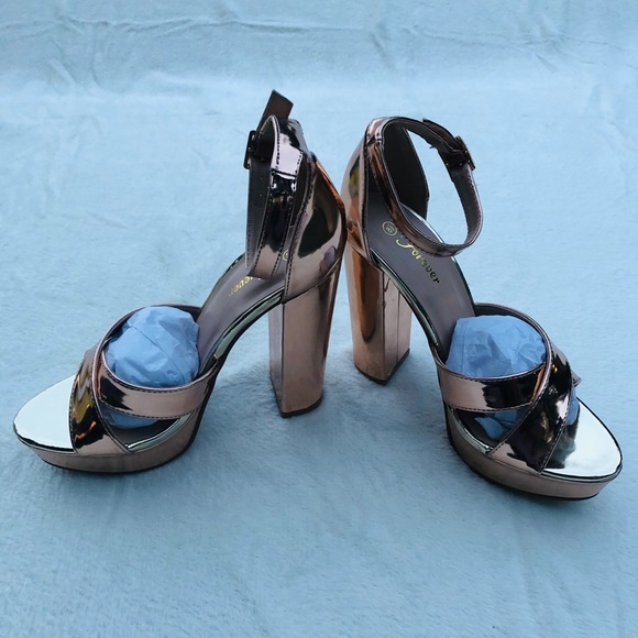 Rose Gold Crisscross Madden Pumps - Picture 2 of 7